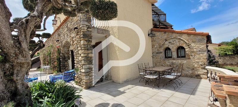 Demeure - 259 m² - 11 pièces