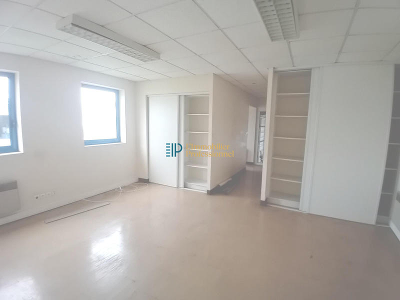 Local d'activités - 940 m²