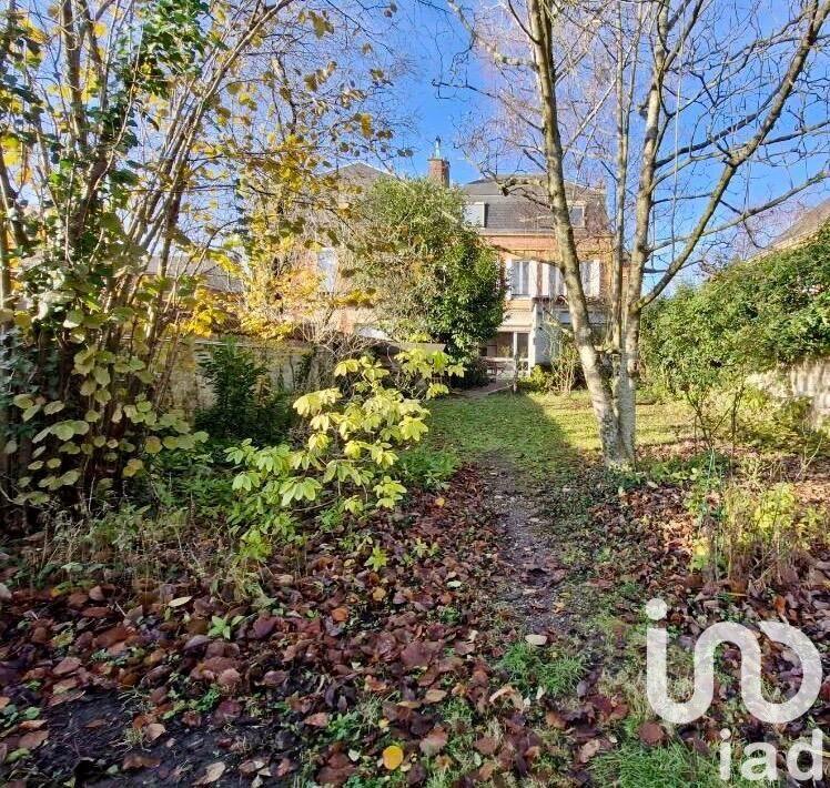 Maison de ville - 260 m² - 11 pièces