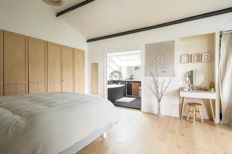 Maison - 252 m² - 9 pièces