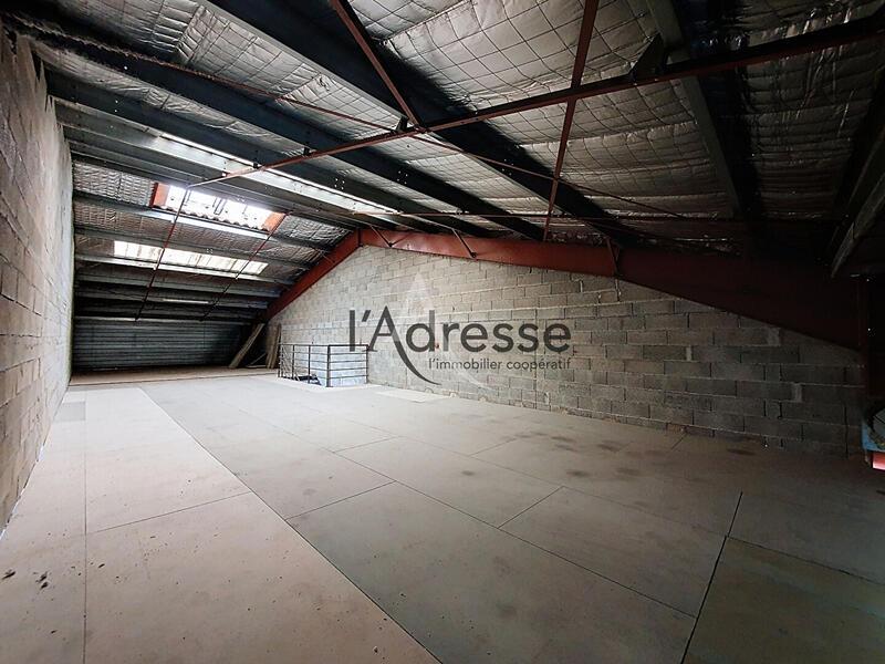 Local d'activité / Entrepôt - 190 m²