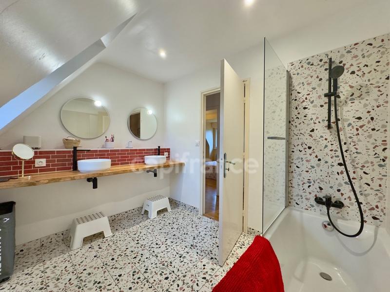 Maison - 176 m² - 7 pièces