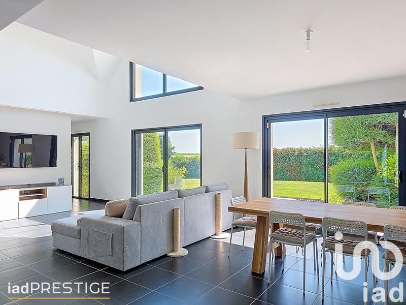 Maison - 240 m² - 7 pièces