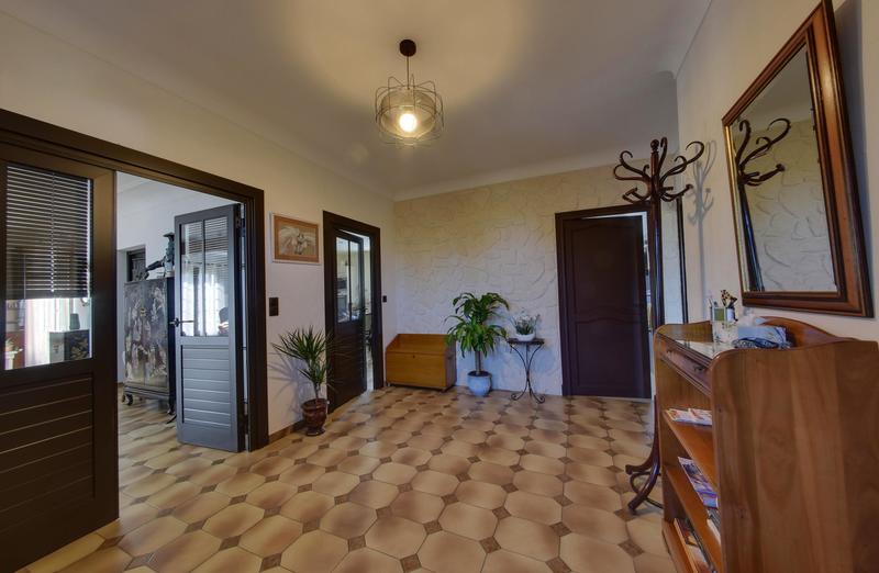 Propriété - 244 m² - 7 pièces