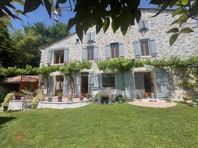 Propriété - 187 m² - 7 pièces