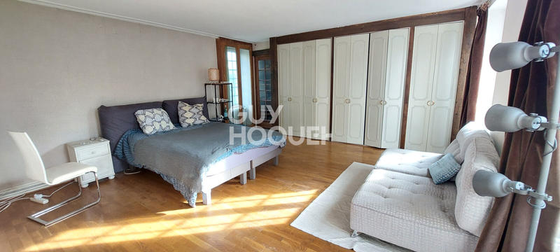 Maison - 218 m² - 9 pièces