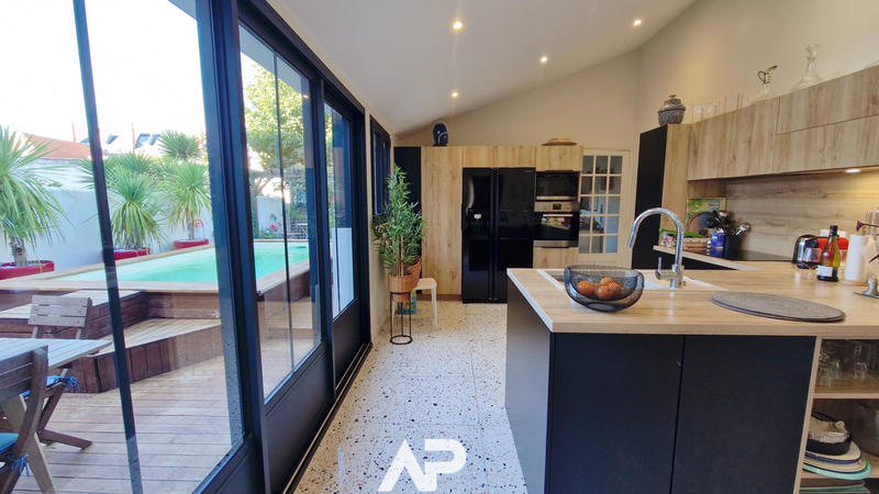 Maison - 181 m² - 8 pièces