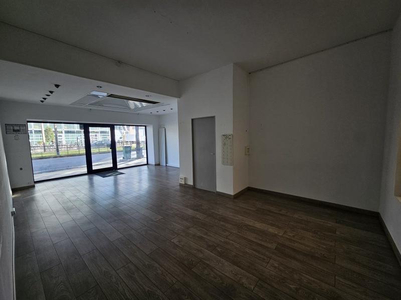 Local commercial - 83 m² - 4 pièces