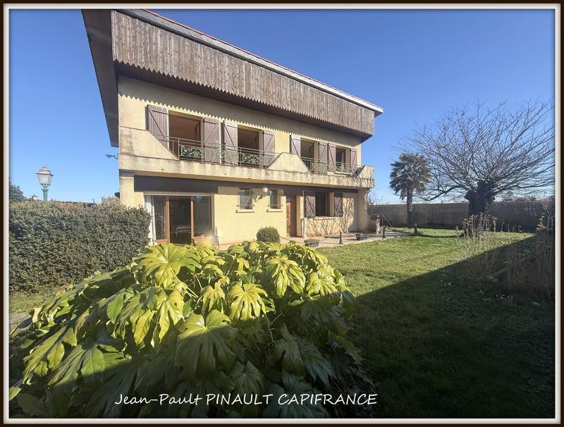 Maison - 163 m² - 8 pièces