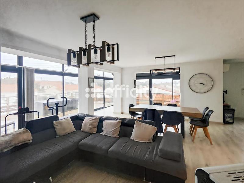 Maison - 159 m² - 6 pièces