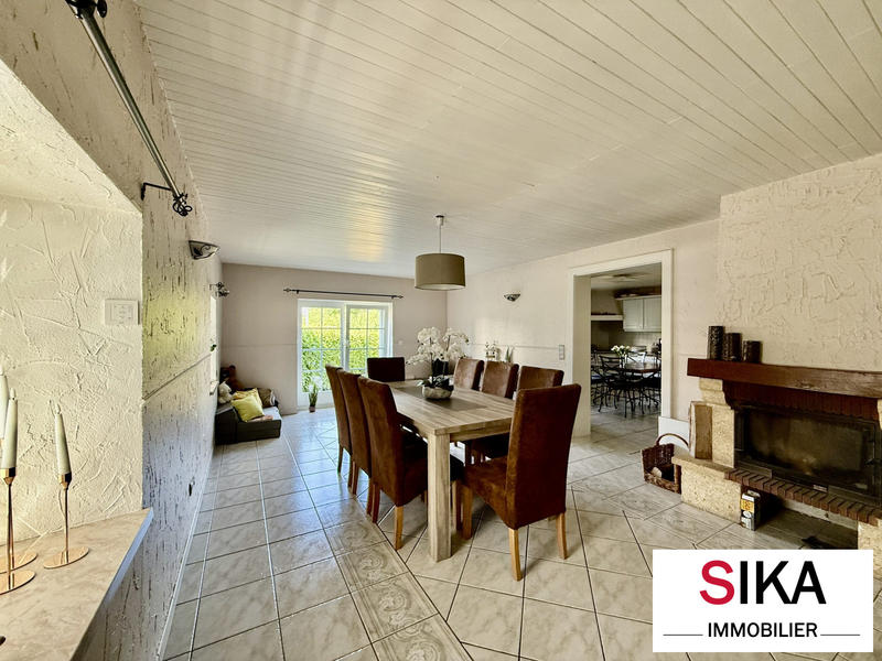 Maison - 220 m² - 8 pièces