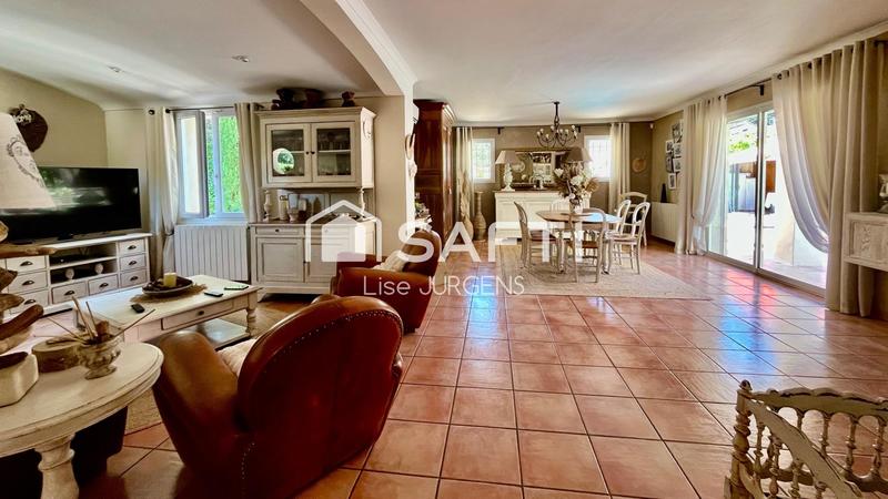Villa - 242 m² - 6 pièces