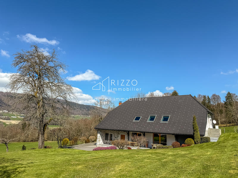 Maison - 202 m² - 8 pièces