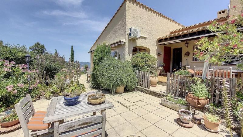 Maison - 210 m² - 7 pièces