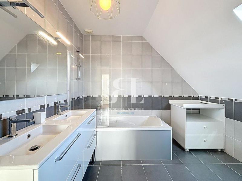 Maison - 120 m² - 5 pièces