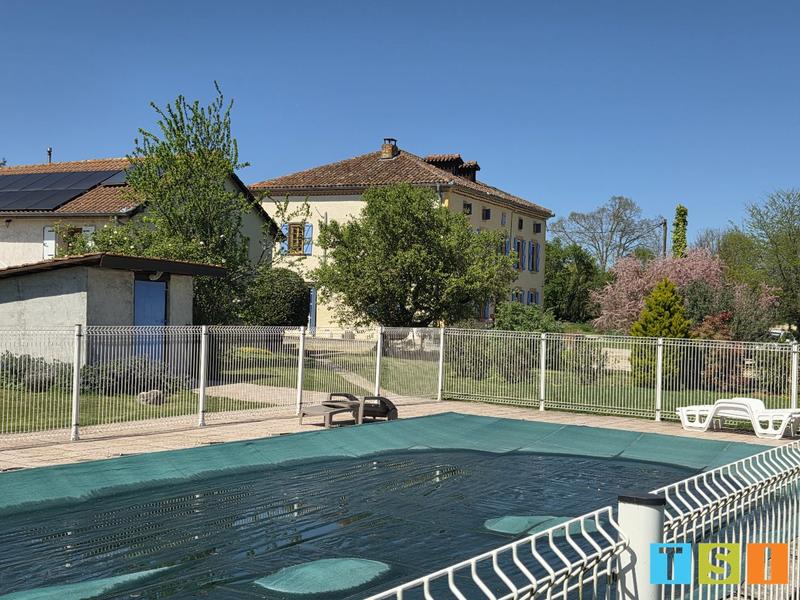 Maison - 230 m² - 7 pièces