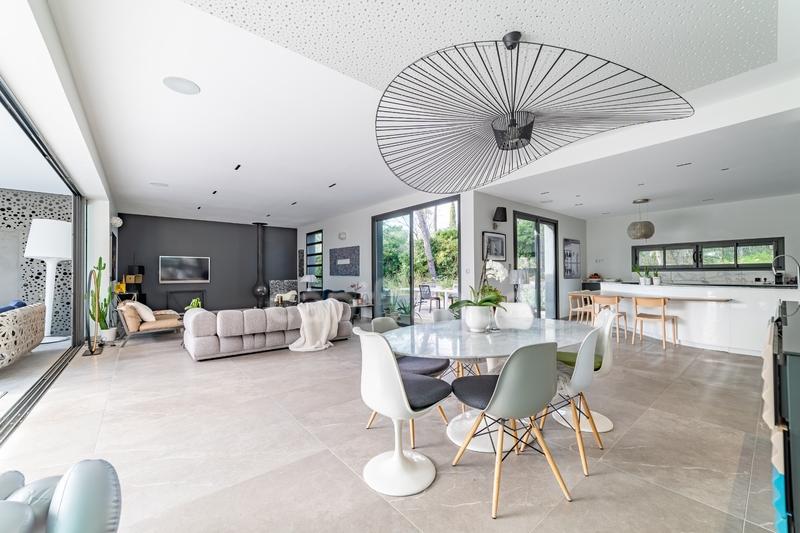 Maison - 400 m² - 12 pièces