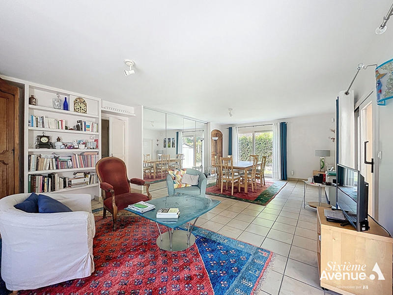 Maison - 186 m² - 8 pièces