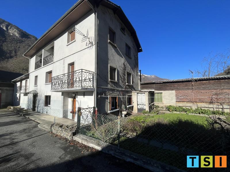 Maison - 260 m² - 12 pièces