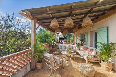 Maison - 104 m² - 5 pièces