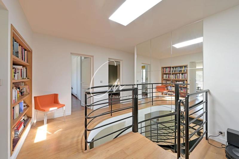 Maison - 217 m² - 7 pièces