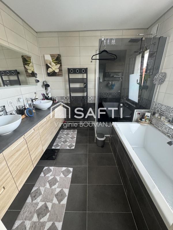 Maison - 236 m² - 8 pièces