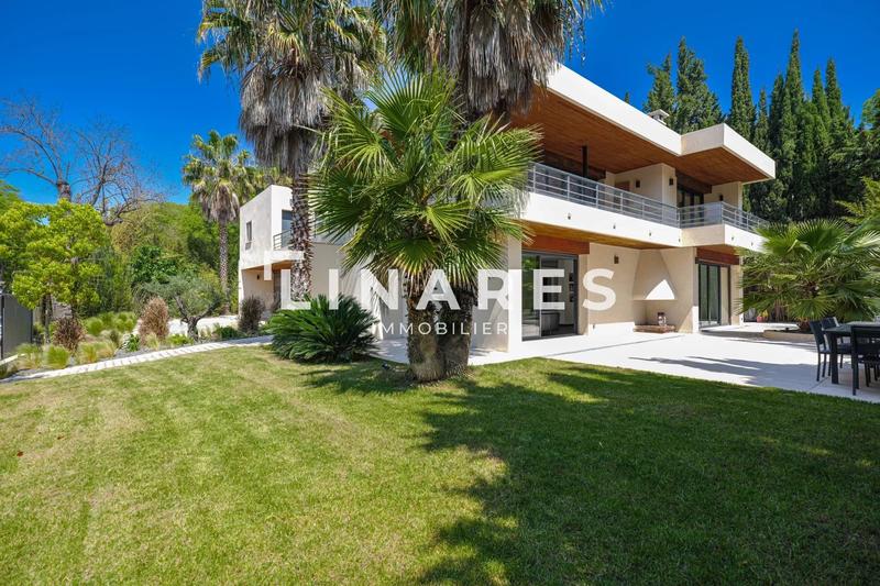 Villa - 349 m² - 8 pièces