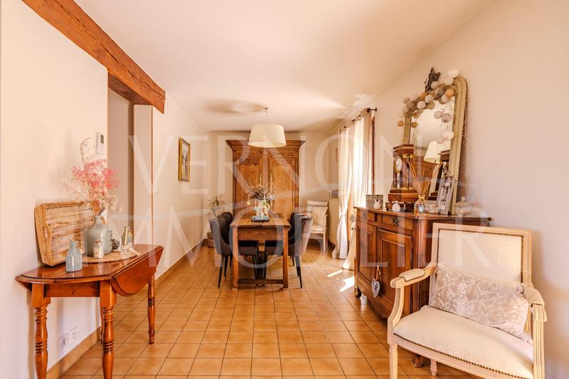 Maison traditionnelle - 137 m² - 6 pièces