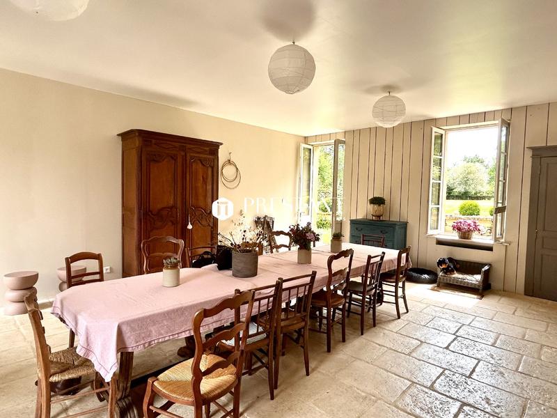 Maison - 411 m² - 11 pièces