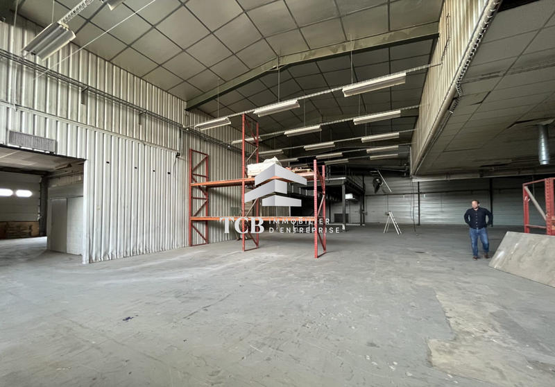 Local d'activités - 1 900 m²