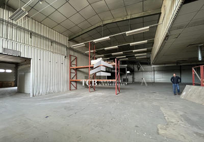 Local d'activités - 1 900 m²