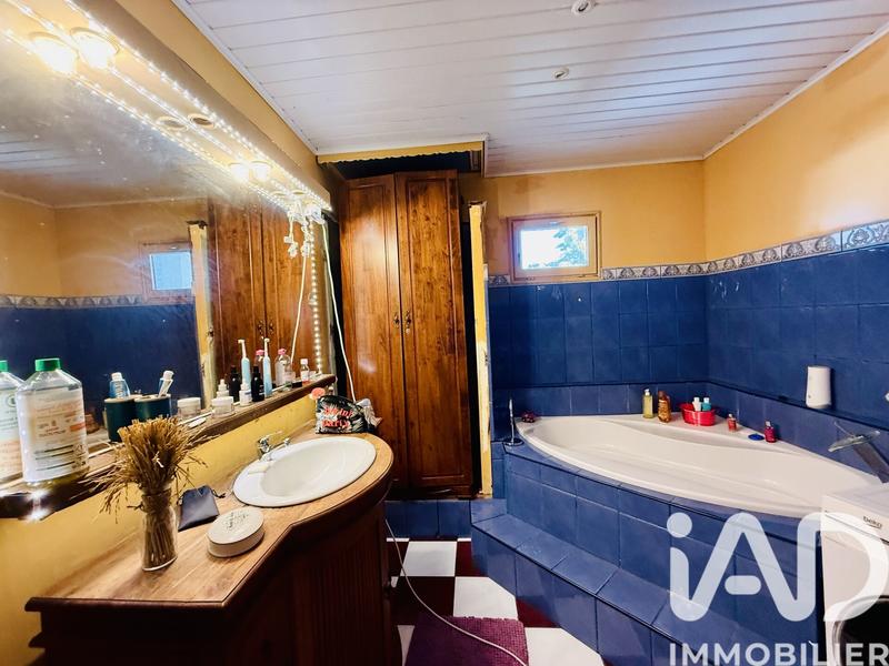 Maison - 220 m² - 7 pièces