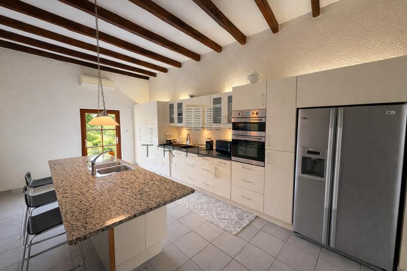 Maison - 184 m² - 6 pièces