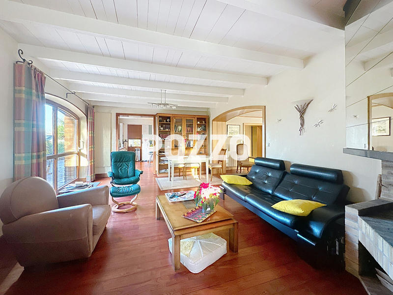 Maison - 270 m² - 10 pièces