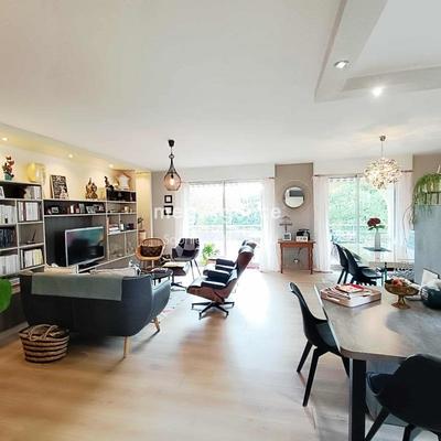 Appartement - 97 m² - 5 pièces