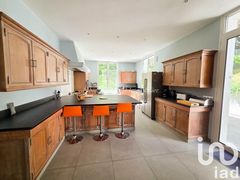 Maison - 410 m² - 9 pièces