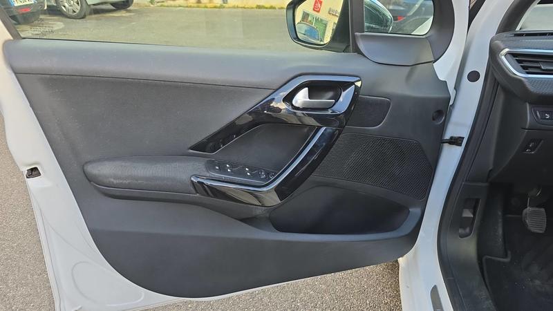 Peugeot 208 II 1.2 PureTech 82 Signature