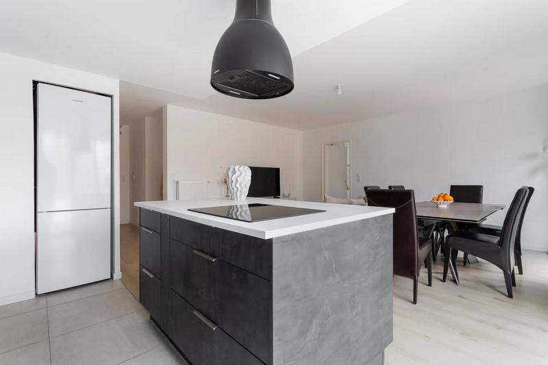 Appartement - 93 m² - 4 pièces