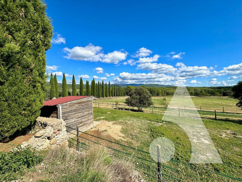 Maison - 640 m² - 18 pièces