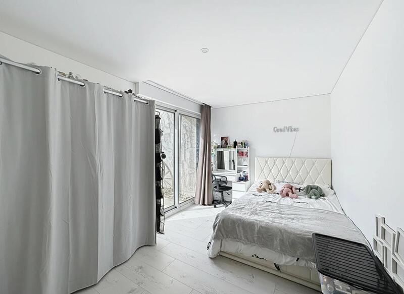 Propriété - 247 m² - 6 pièces