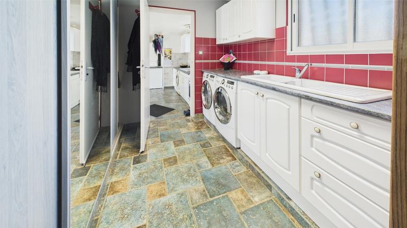 Propriété - 252 m² - 9 pièces