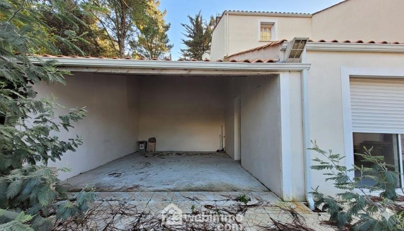 Maison - 222 m² - 8 pièces