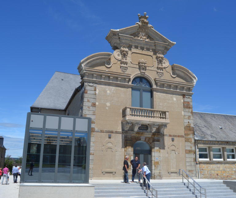Théâtre débat &quot;Qu'est-ce qu'on attend pour être vieux!&quot;
