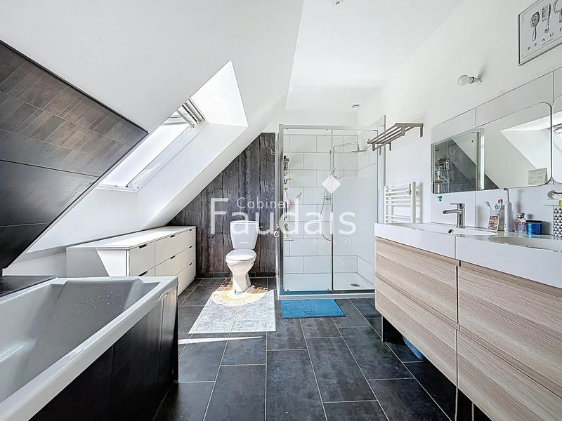 Maison - 121 m² - 6 pièces