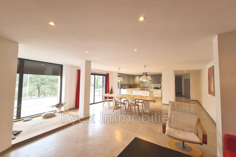 Maison - 180 m² - 6 pièces