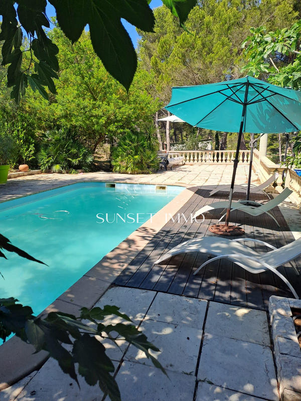 Maison - 220 m² - 6 pièces