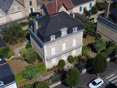 Maison - 331 m² - 11 pièces