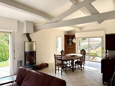 Propriété - 230 m² - 8 pièces