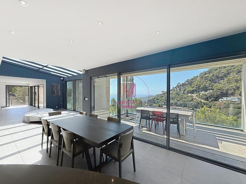 Maison - 216 m² - 6 pièces