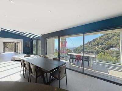 Maison - 216 m² - 6 pièces